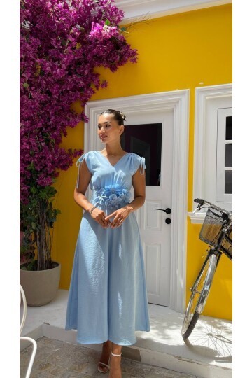 3798-MAVİ GÜL BROŞ DETAY ELBİSE