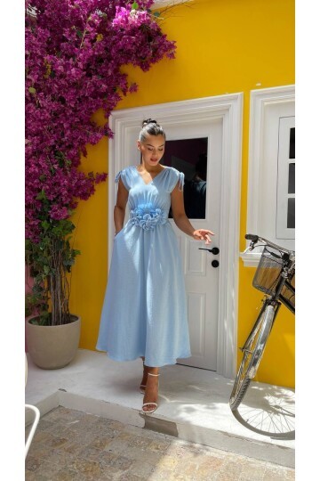 3798-MAVİ GÜL BROŞ DETAY ELBİSE