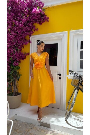 3798-TURUNCU GÜL BROŞ DETAY ELBİSE