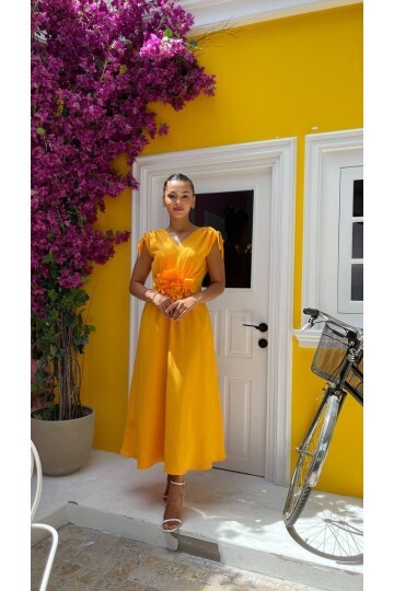 3798-TURUNCU GÜL BROŞ DETAY ELBİSE