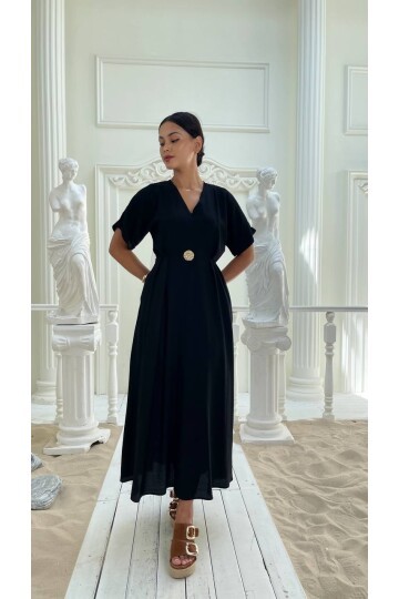 3799-SİYAH BROŞLU ÖNÜ YIRTMAÇLI ELBİSE