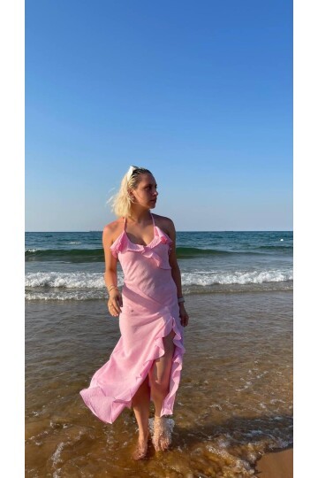 3802-PEMBE YIRTMAÇ FIRFIR DETAY ELBİSE