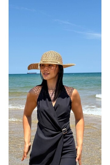 3803-SİYAH DERİN GÖĞÜS DEKOLTELİ TOKALI ELBİSE