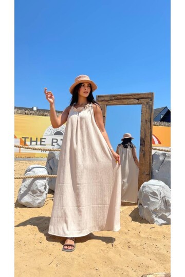 3807-BEJ HALTER YAKA KRİNKIL KUMAŞ ELBİSE