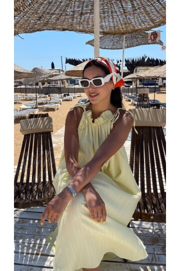 3807-SARI HALTER YAKA KRİNKIL KUMAŞ ELBİSE