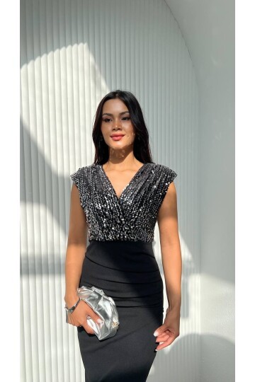 3820-GÜMÜŞ PUL PAYET KRUVAZE YAKA ELBİSE