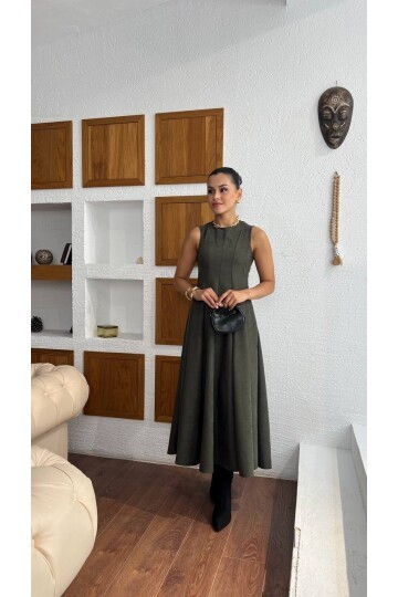 3825-HAKİ SÜET KUMAŞ SIFIR KOL KİLOŞ ELBİSE