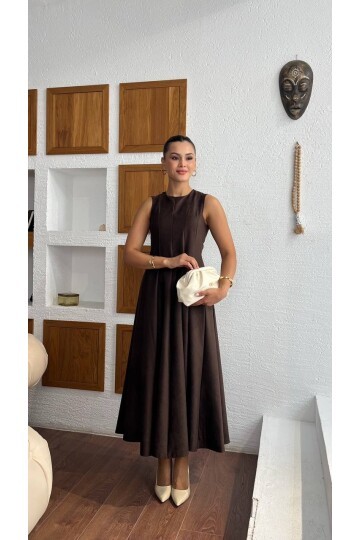 3825-KAHVERENGİ SÜET KUMAŞ SIFIR KOL KİLOŞ ELBİSE