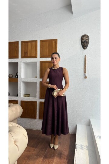 3825-MOR SÜET KUMAŞ SIFIR KOL KİLOŞ ELBİSE