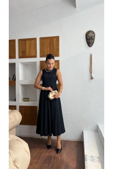 3825-SİYAH SÜET KUMAŞ SIFIR KOL KİLOŞ ELBİSE