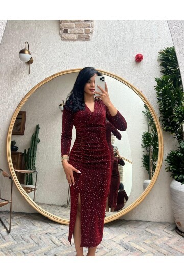 3837-BORDO TAŞLI BUZY YANDAN DRAPELİ ELBİSE