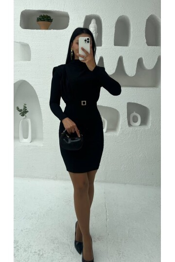 3838-SİYAH BALIKÇI YAKA KARE TOKA KEMERLİ KISA ELBİSE