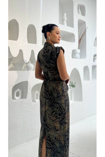 3840-YEŞİL DALMAÇYA DESEN DESEN YANLARI AÇIK TOKALI ELBİSE