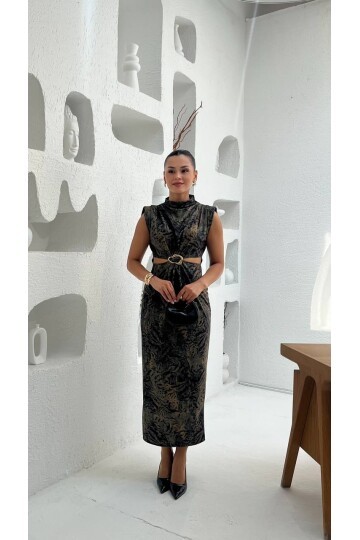 3840-YEŞİL DALMAÇYA DESEN DESEN YANLARI AÇIK TOKALI ELBİSE