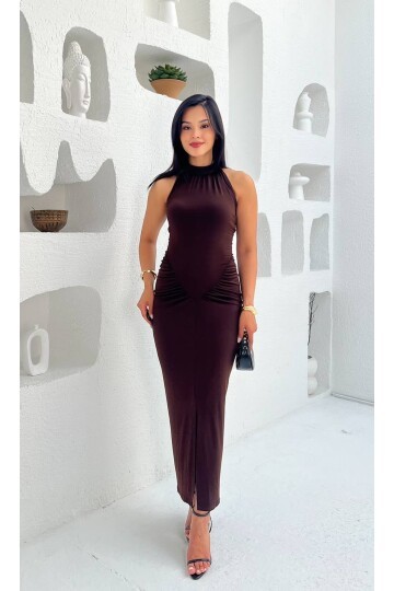 3844-KAHVERENGİ YANLARI BÜZGÜLÜ BALIK ETEK ELBİSE