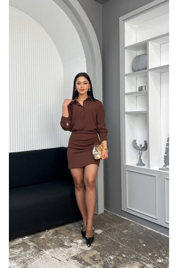 3869-KAHVERENGİ GÖMLEK YAKA DÜĞMELİ ETEĞİ DRAPELİ ELBİSE
