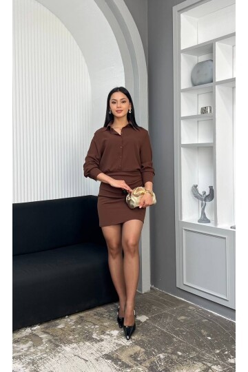 3869-KAHVERENGİ GÖMLEK YAKA DÜĞMELİ ETEĞİ DRAPELİ ELBİSE