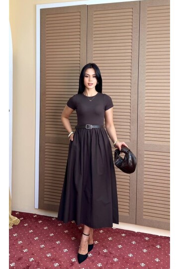 3923-KAHVEYE KAHVE ÜST KAŞKORSE ALT POPLİN KISA KOL ELBİSE