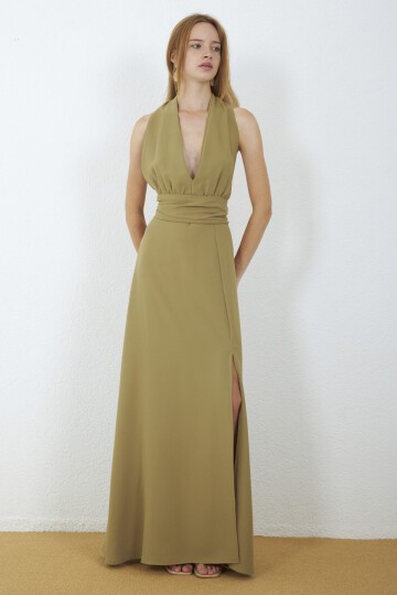4133-Açık Oliv Halter Yaka Drapeli Yırtmaçlı Maxi Elbise