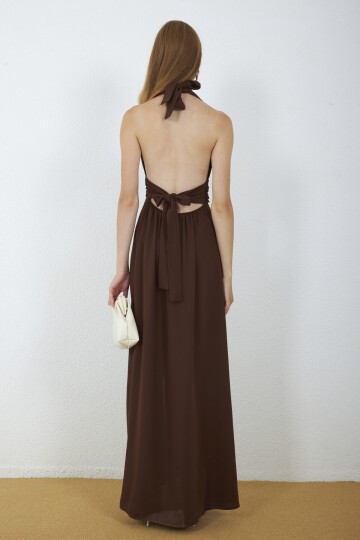 4133-Kahve Halter Yaka Drapeli Yırtmaçlı Maxi Elbise