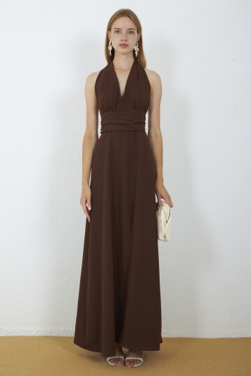 4133-Kahve Halter Yaka Drapeli Yırtmaçlı Maxi Elbise