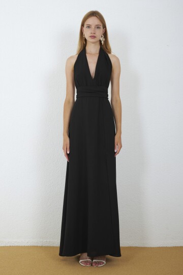 4133-Siyah Halter Yaka Drapeli Yırtmaçlı Maxi Elbise