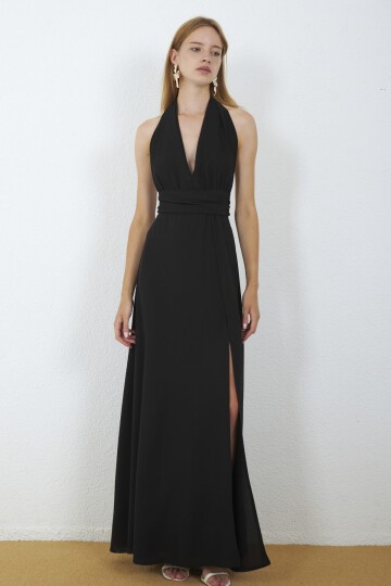 4133-Siyah Halter Yaka Drapeli Yırtmaçlı Maxi Elbise