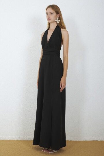 4133-Siyah Halter Yaka Drapeli Yırtmaçlı Maxi Elbise