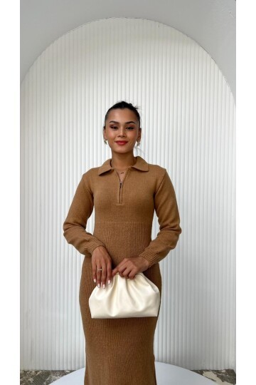 BİSKUVİ POLO YAKA FERMUARLI TRİKO ELBİSE